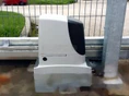 pohon pre posuvnú bránu do 1800kg; 1x RUN1800 (230V, 700W, 1110N), 1x RUA1 BlueBus, 1x RBA1 - indukčný koncový spínač - slide 1